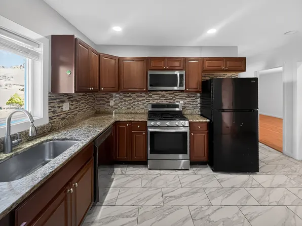 247 Pilgrim Ave, Worcester, MA