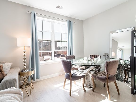 4th image of 989 S Buchanan St Unit 318