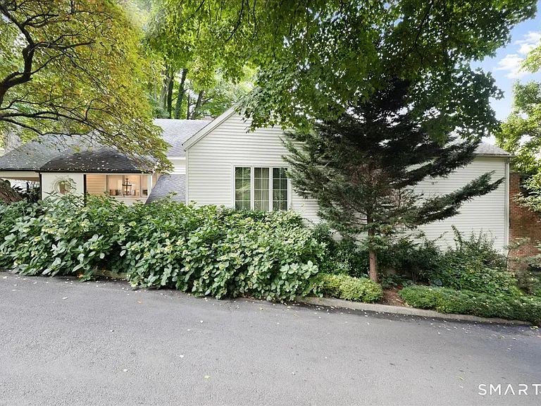 281 Pequot Ave — Photo 21
