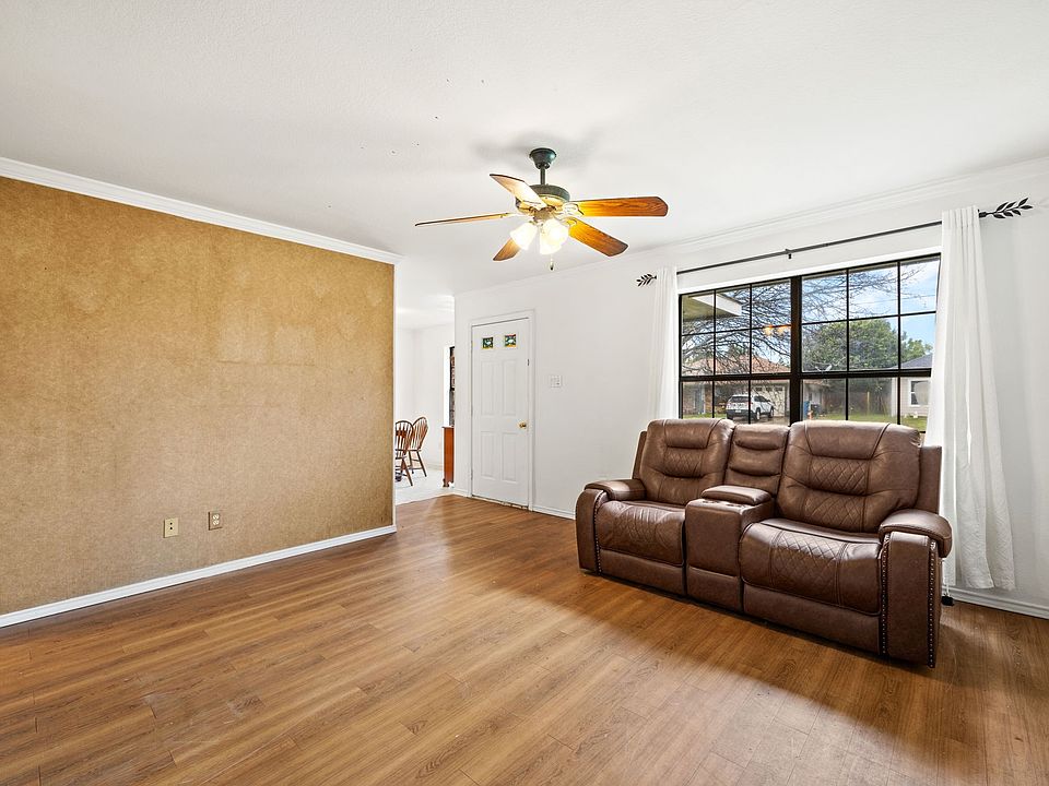1st image of 803 Melody Cir