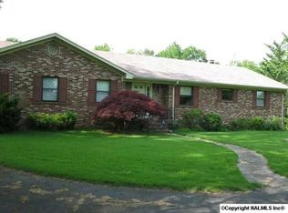 925 Rhodes St NW, Hartselle, AL 35640