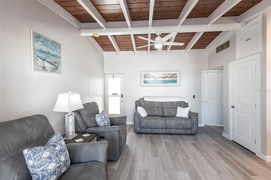 1 bed, 1.0 bath, 708 sqft, $5,370 — Photo 4