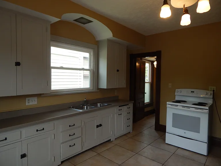 92 E Franklin St — Photo 12
