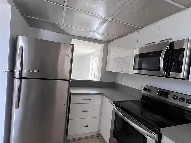 1074 W 38th St #32 — Photo 9