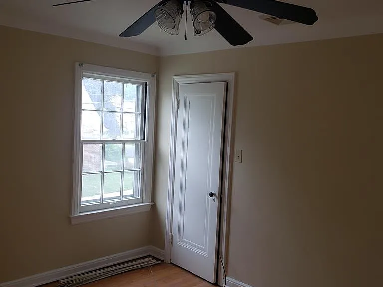 16217 Greenview Ave — Photo 6
