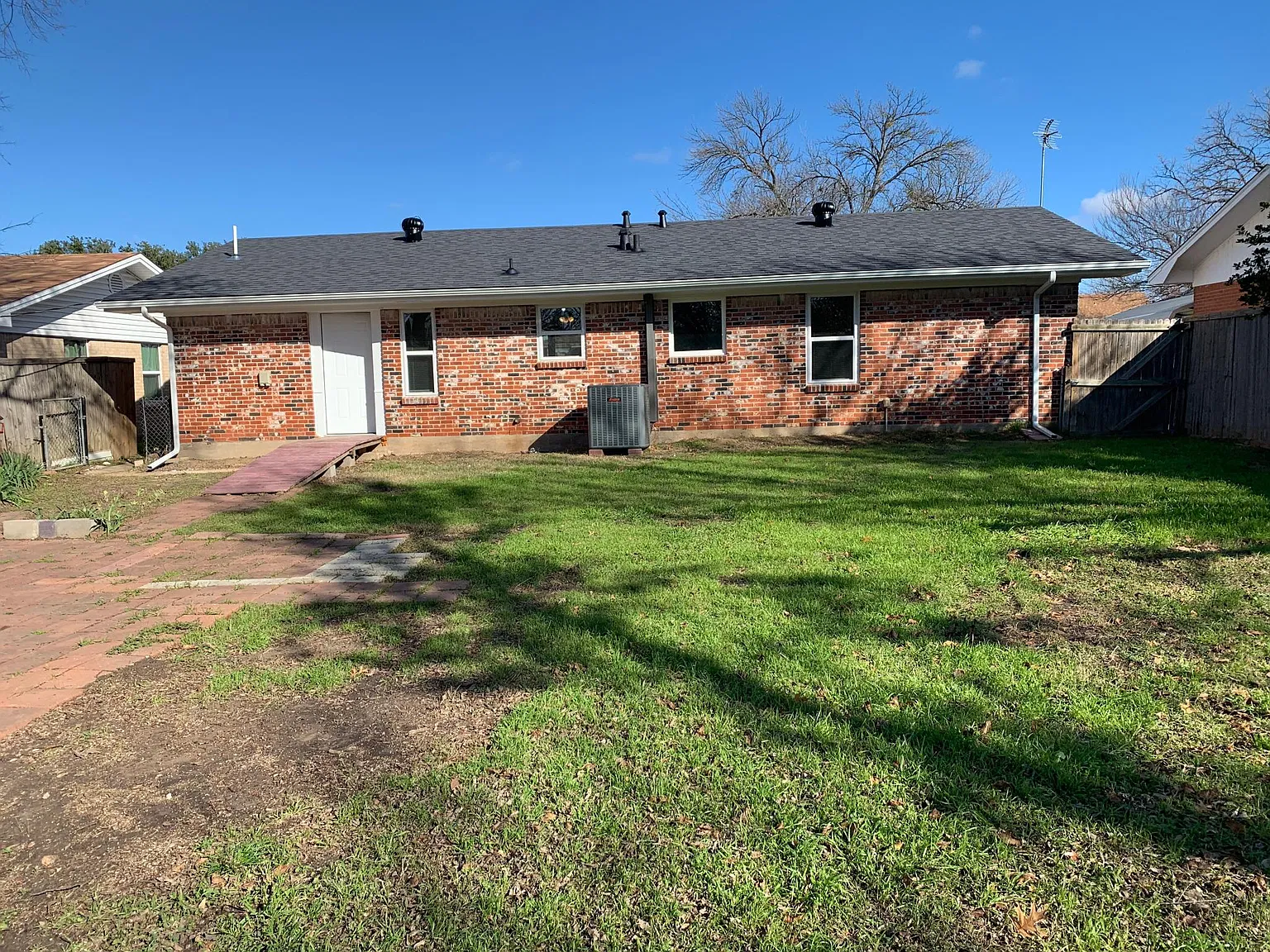 317 W Jones St — Photo 3