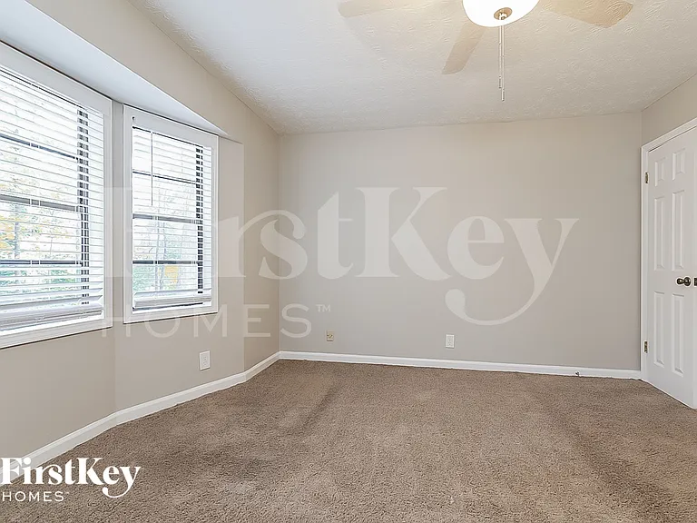 2047 Lake Ridge Ter — Photo 10