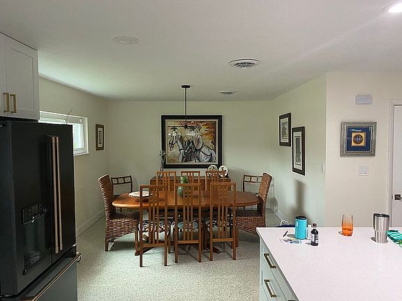 4th image of 367 Saint Dunstan Way