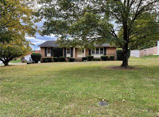 6910 Kenbridge Dr, Clemmons, NC 27012