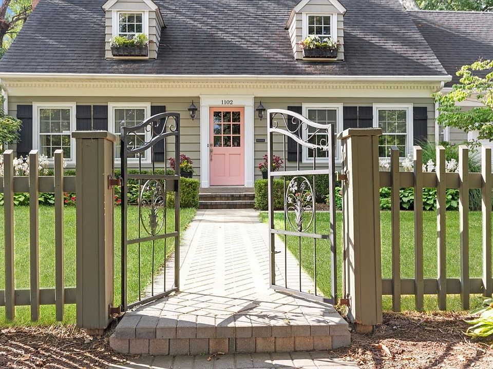 1102 James St, Geneva, IL 60134 Zillow