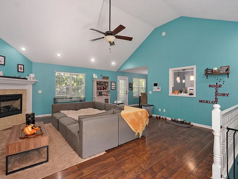 404 E Valley View Rd — Photo 8