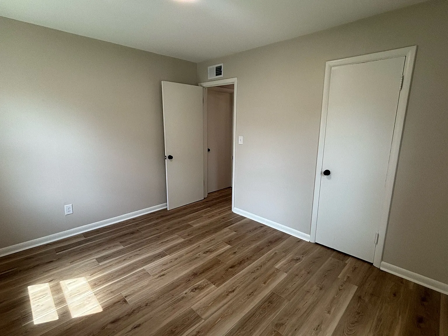 1326 Crowley Street East - 1 — Photo 2