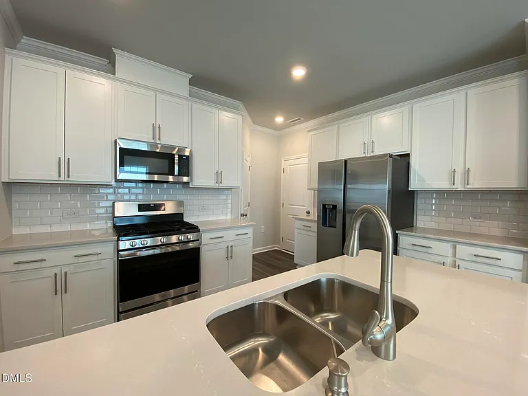 1149 Matterhorn Dr — Photo 5
