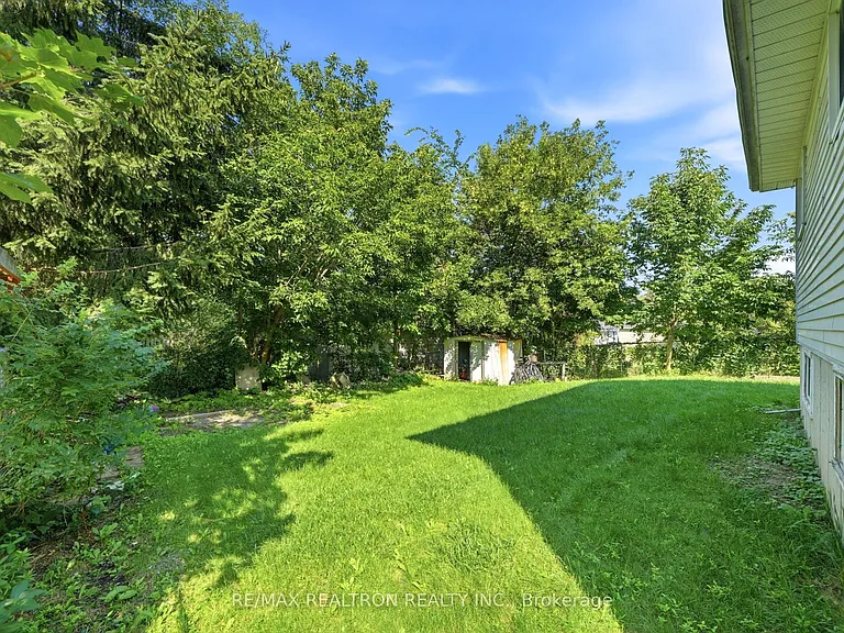 414 The Queensway Rd S — Photo 14