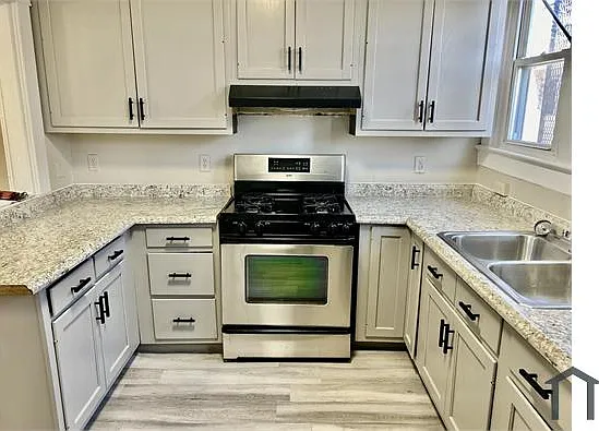 2413 N Pulaski St — Photo 6