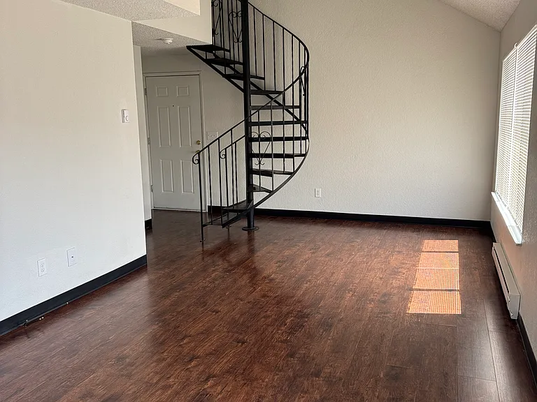 1025 W Entiat Ave #D16 — Photo 13