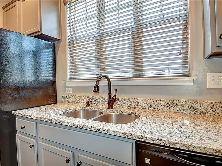 624 Foster Ln — Photo 13