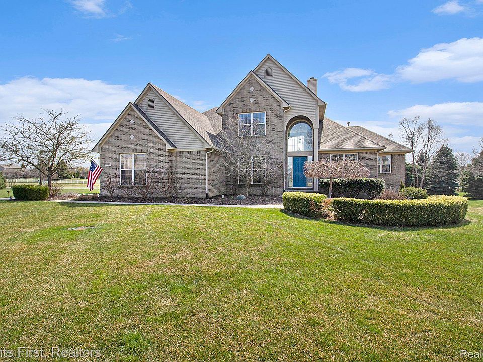 1st image of 26023 Daria Cir W