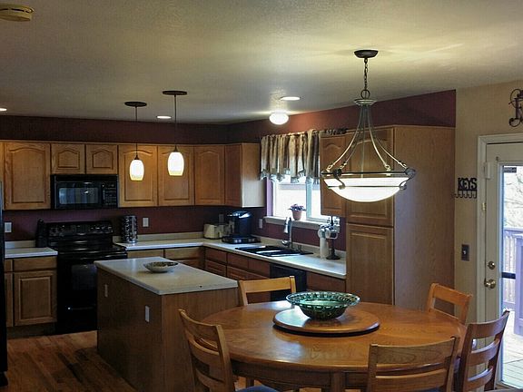 Spacious Eat-i Kitchen