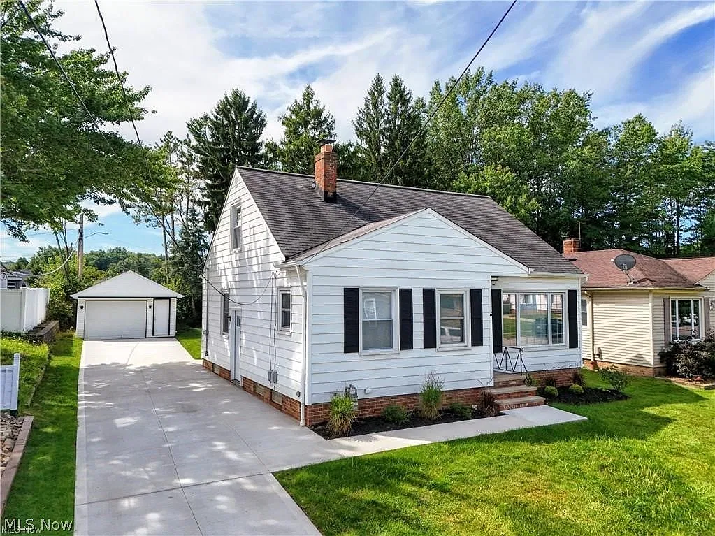 3 bed, $2,000 — Photo 2