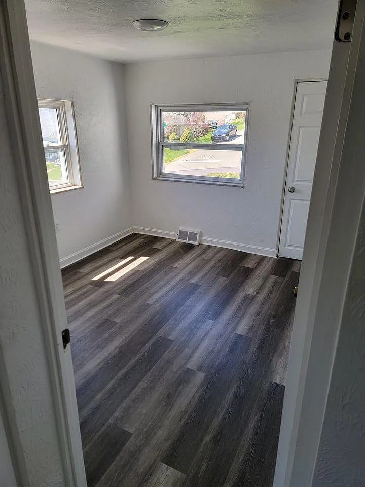 1021 Mace St — Photo 4
