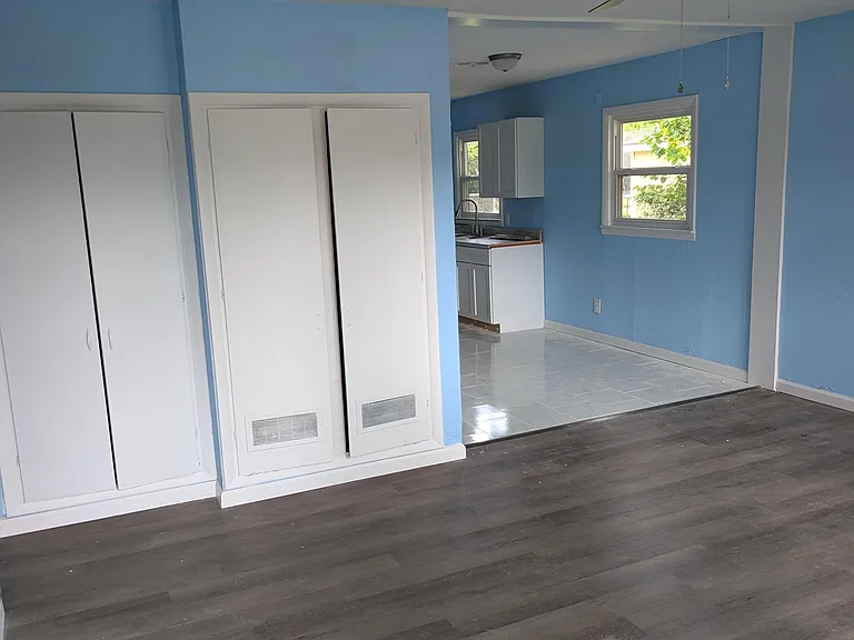 3221 S Millwood Ave — Photo 2