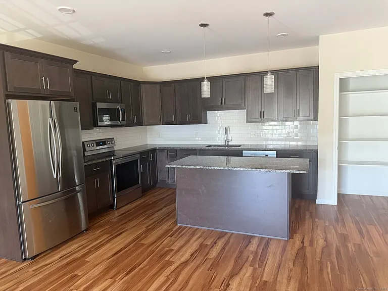 301 Main St #28 — Photo 4