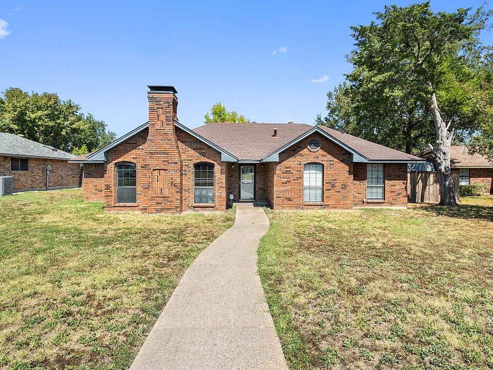 1st image of 1129 Sprucewood Cir