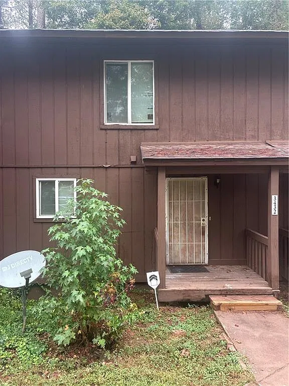 1 bed, 1.5 bath, $875 — Photo 1