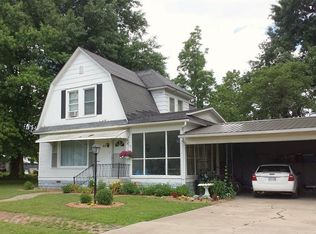 613 Walnut St, Chetopa, KS 67336