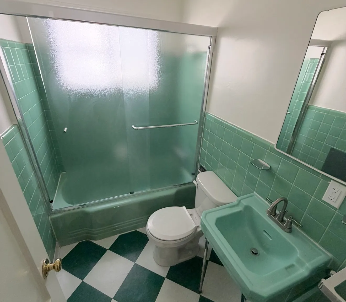 2 bed, 1000 sqft, $2,495 — Photo 2