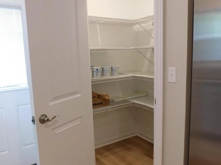 710 N B St — Photo 12