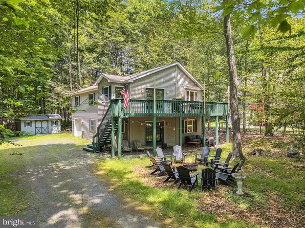 301 Wyomissing Dr, Pocono Lake, PA 18347