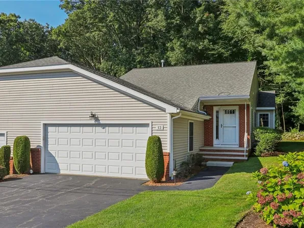 12 Lees Farm Commons Dr, North Providence, RI 02904