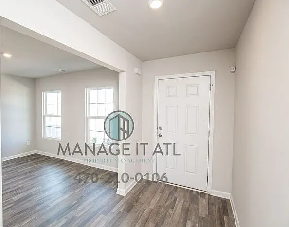 204 Indian River Dr — Photo 3