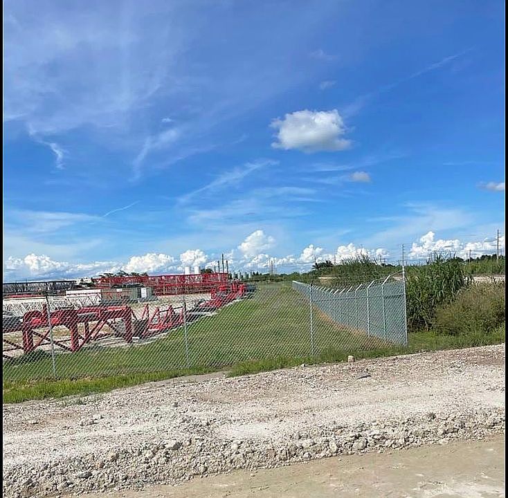 2nd image of 500 Orange Avenue Cir
