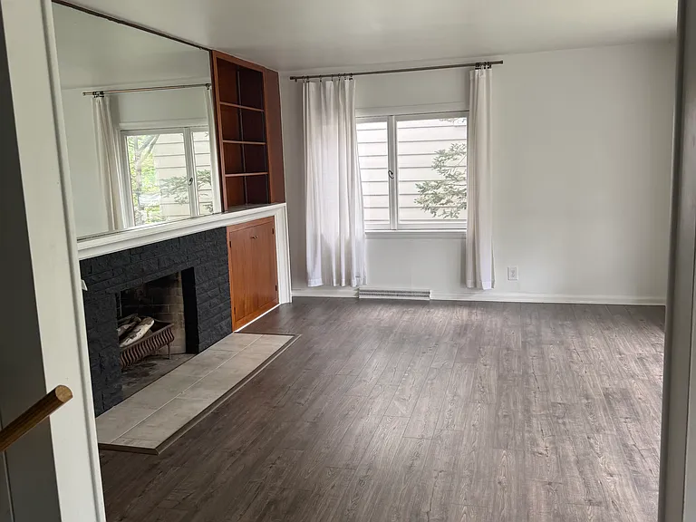 111 W Merle Ln — Photo 2