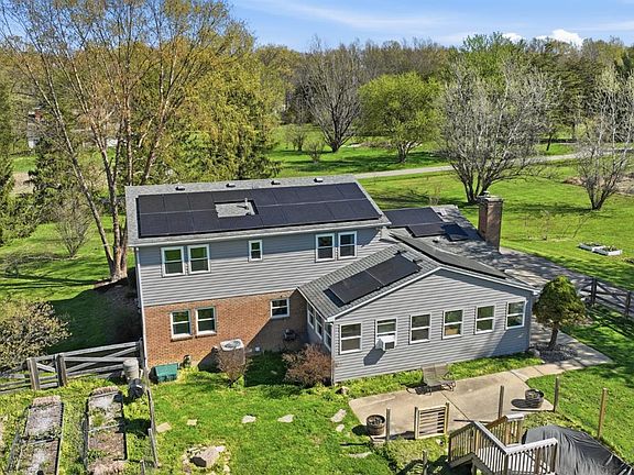 3rd image of 1785 Sunny Acres Ln