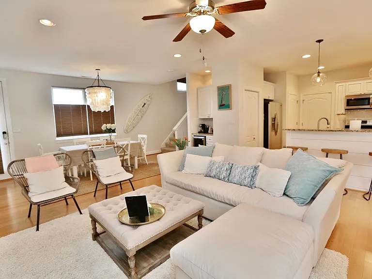 613 Lake Dr — Photo 10