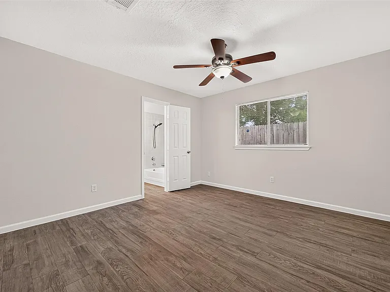 7407 Cortes Dr — Photo 21
