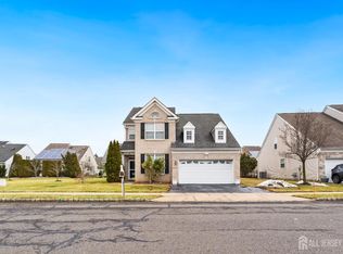7 Spring Dr, Dayton, NJ 08810