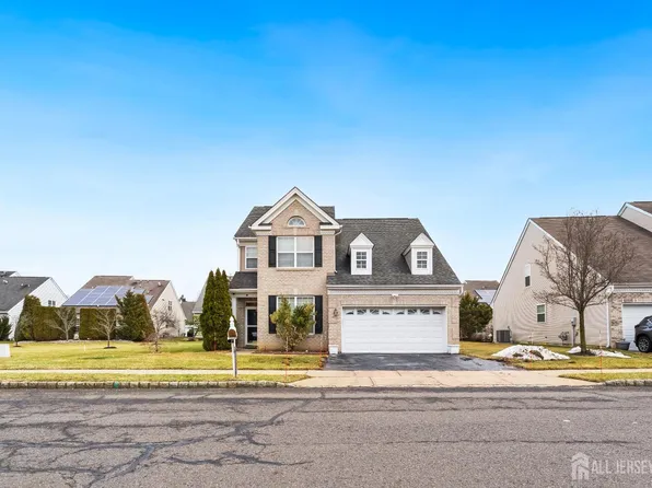 7 Spring Dr, Dayton, NJ 08810