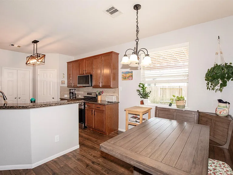 2110 Stonehollow Ct — Photo 12
