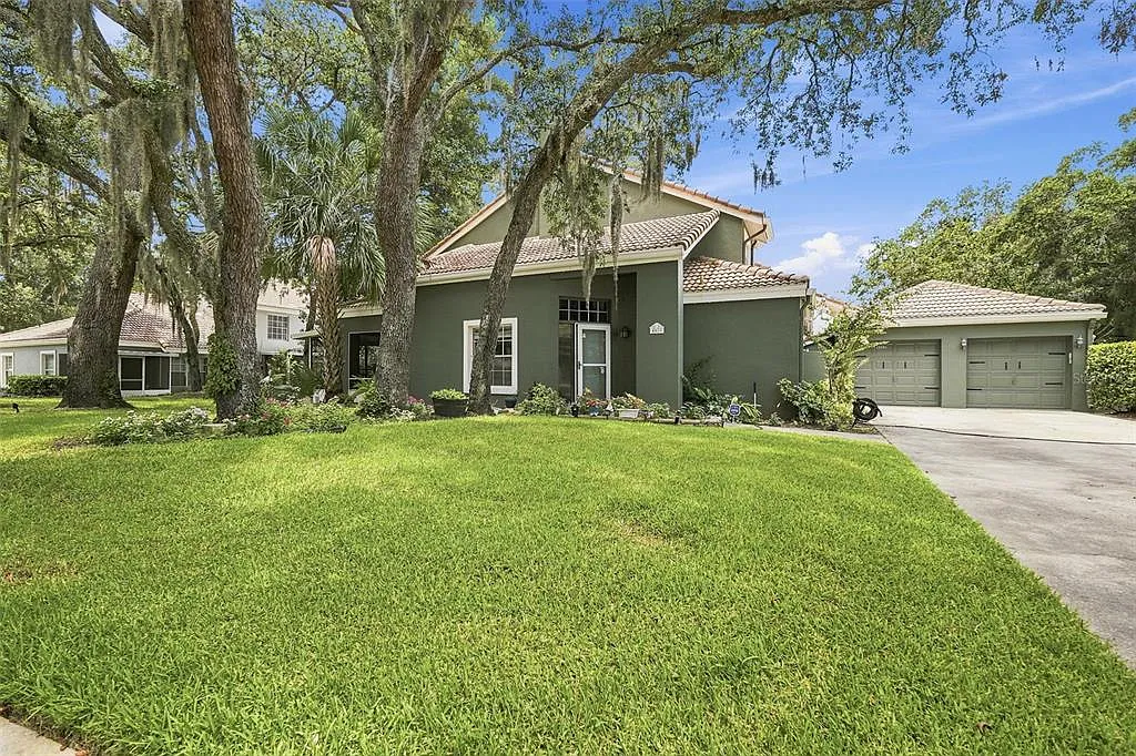 3 bed, 2.5 bath, 1293 sqft, $2,200 — Photo 1