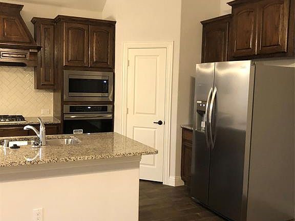 3rd image of 10825 Brownwood Pl