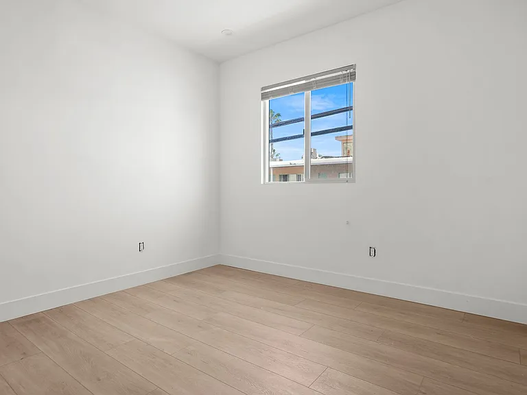 14531 Dickens St — Photo 10