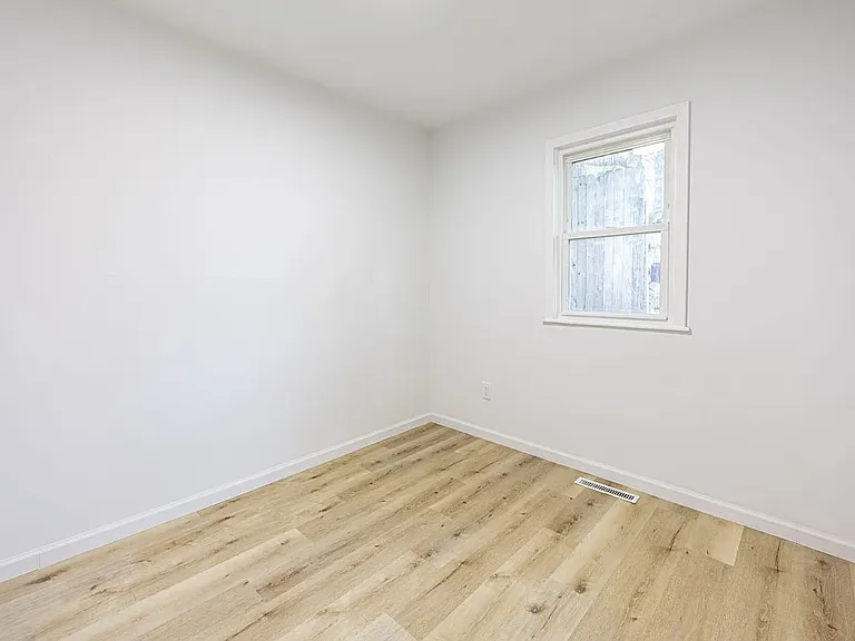 1922 Kenneth Ave — Photo 14