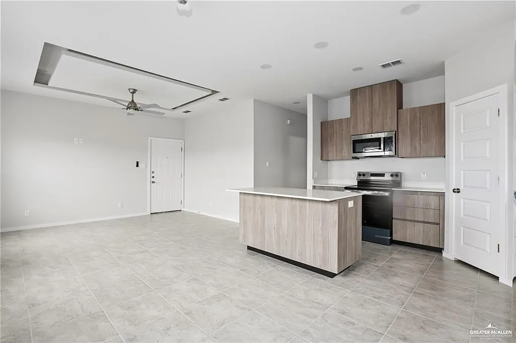 3 bed, 2.0 bath, 4000 sqft, $1,300 — Photo 4