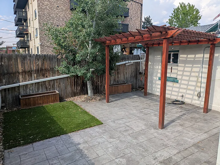 39 N Clarkson St #B — Photo 15