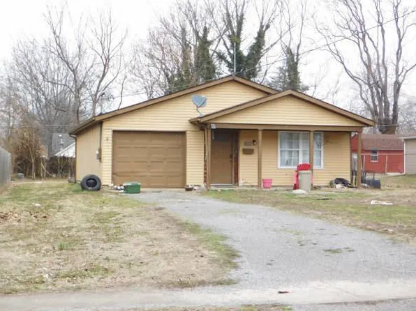 1105 W Monroe St, Herrin, IL 62948